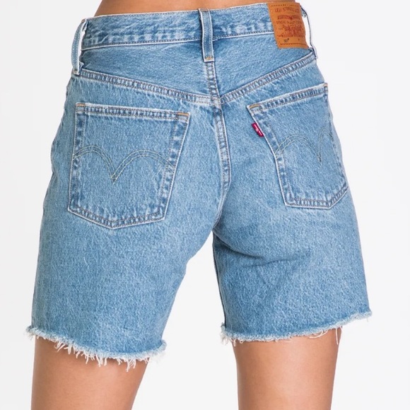 Levi’s 501 shorts mid thigh - Picture 2 of 5